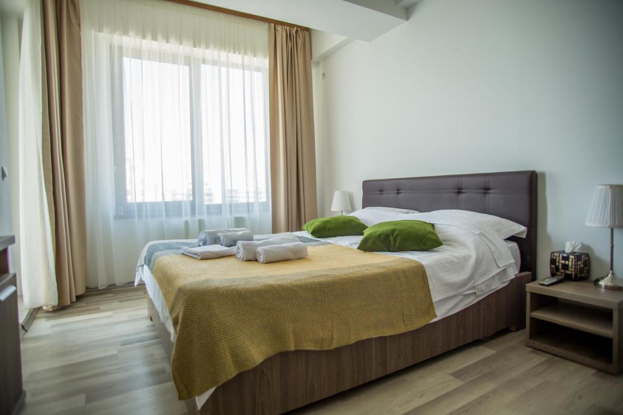Bella Vista Summerland Mamaia Exterior photo