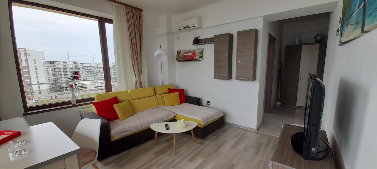 Bella Vista Summerland Mamaia Exterior photo